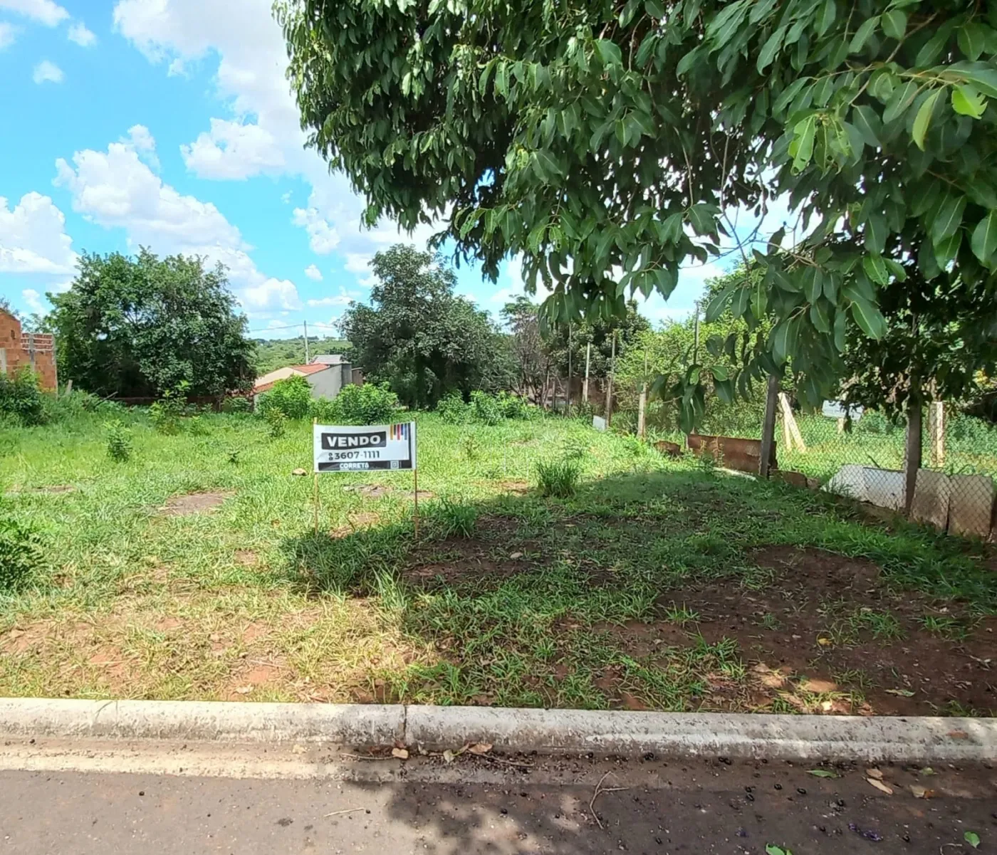Comprar Terreno / Padrão em Araçatuba R$ 85.000,00 - Foto 1