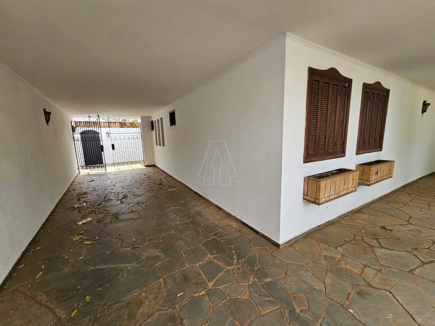 Alugar Casa / Residencial em Araçatuba R$ 1.700,00 - Foto 2