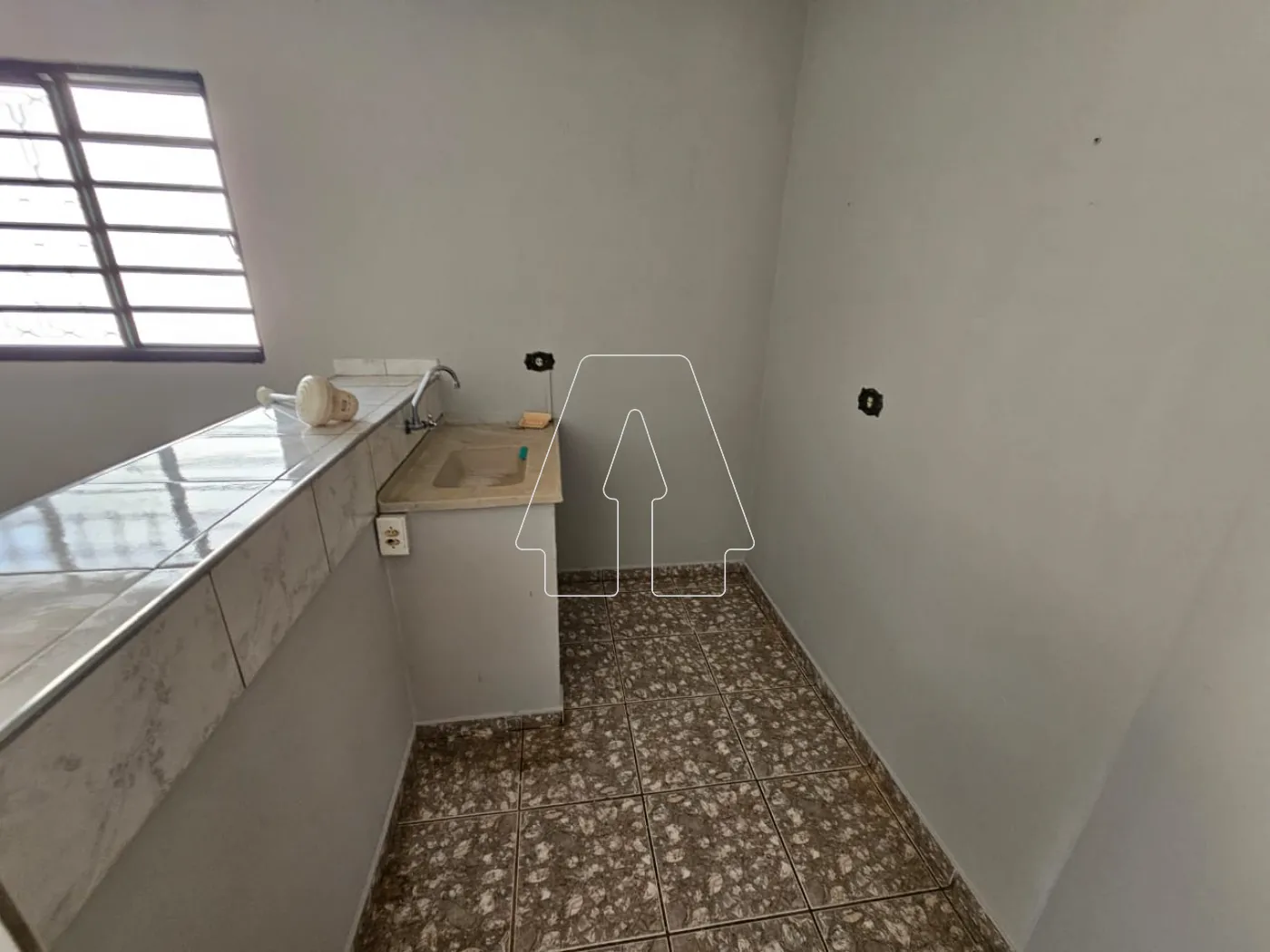 Alugar Casa / Kitnet em Araçatuba R$ 700,00 - Foto 1