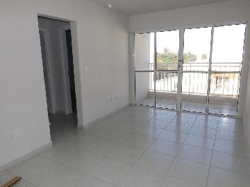 Alugar Apartamento / Padrão em Araçatuba. apenas R$ 700,00