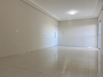 Alugar Apartamento / Padrão em Araçatuba. apenas R$ 1.400,00