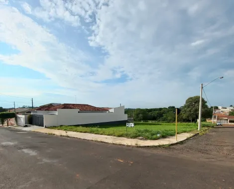 Alugar Terreno / Padrão em Araçatuba. apenas R$ 320.000,00