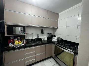 Alugar Apartamento / Padrão em Araçatuba. apenas R$ 250.000,00