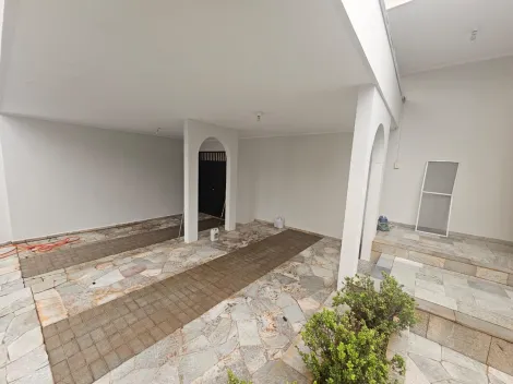 Alugar Casa / Residencial em Araçatuba. apenas R$ 2.700,00